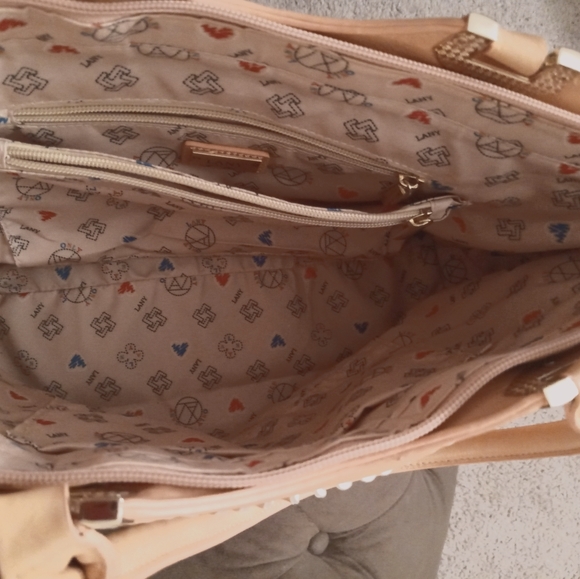 Stylish π Purse πΈππ
- Picture 3 of 3